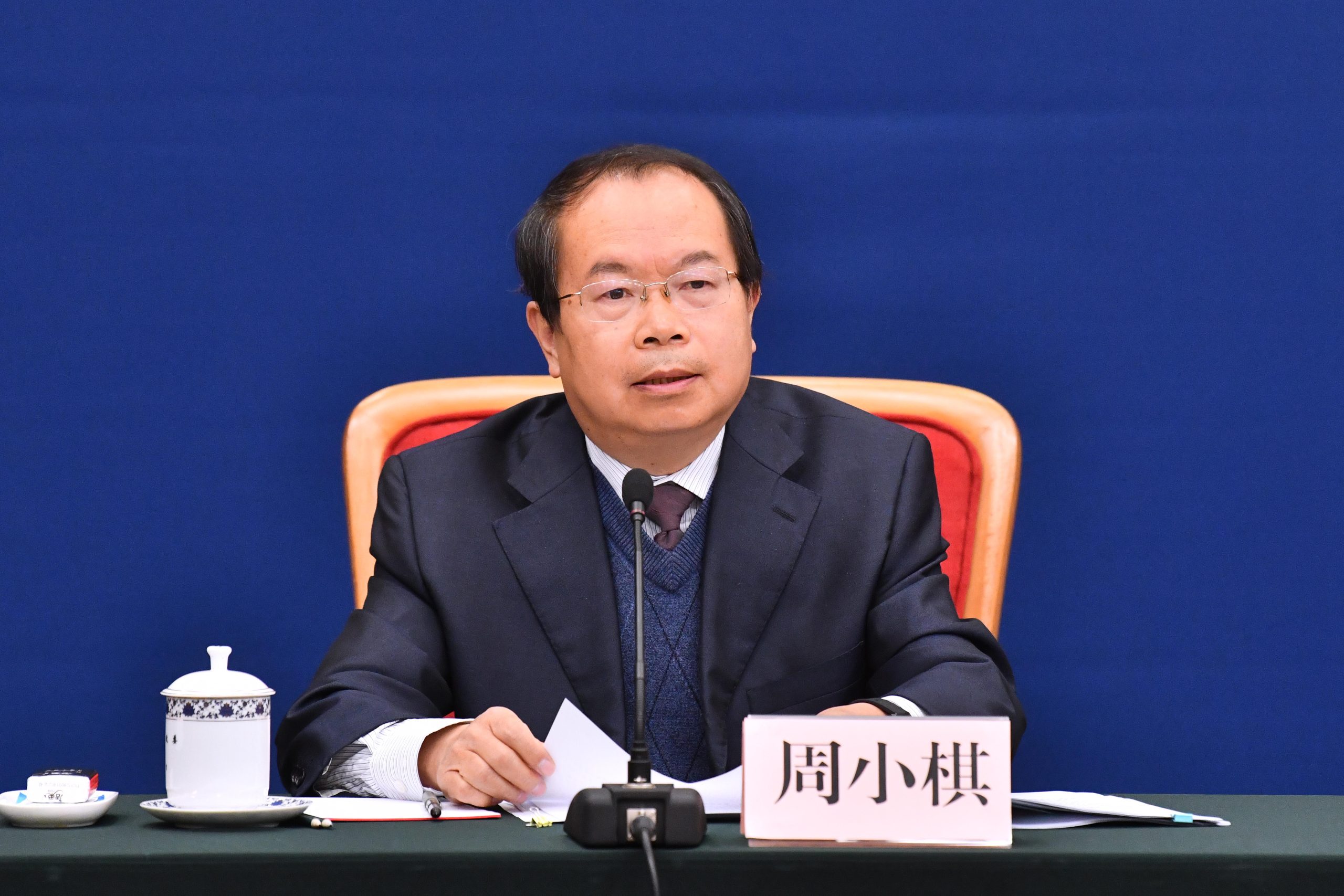 雨天驾车经过山区道路要注意什么